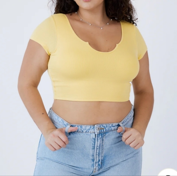 Klassy Network U Shaped Crop Tee - Picture 4 of 5